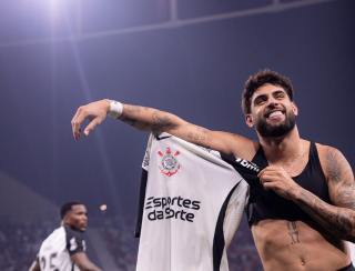 Yuri Alberto no topo: artilheiro do Corinthians!